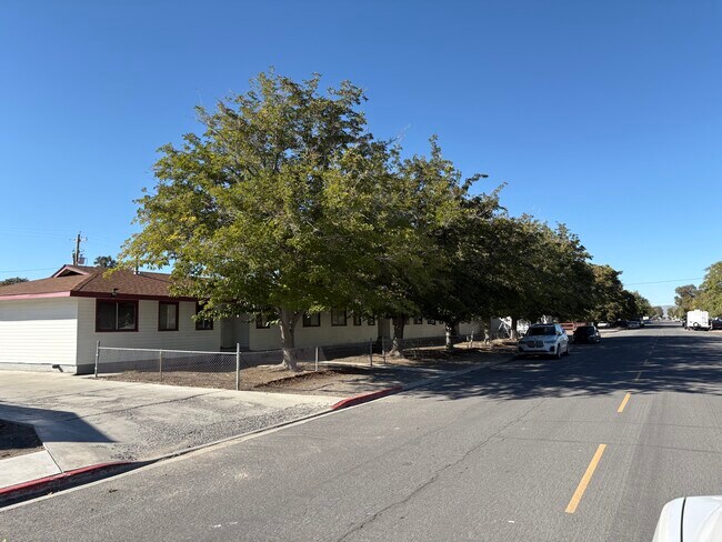 635 Franklin Ave in Lovelock, NV - Building Photo - Building Photo