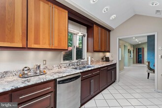 900 Carol Pl in Lemoyne, PA - Building Photo - Building Photo