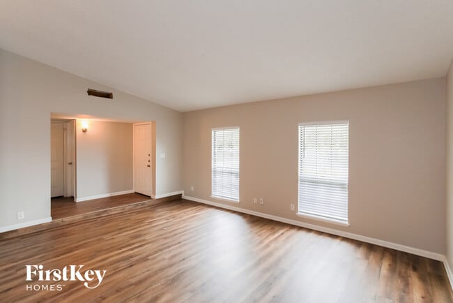1300 Royal Oak Dr in Desoto, TX - Building Photo - Building Photo