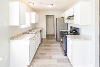 1358 Belle Grove Cir in Hanahan, SC - Building Photo - Building Photo