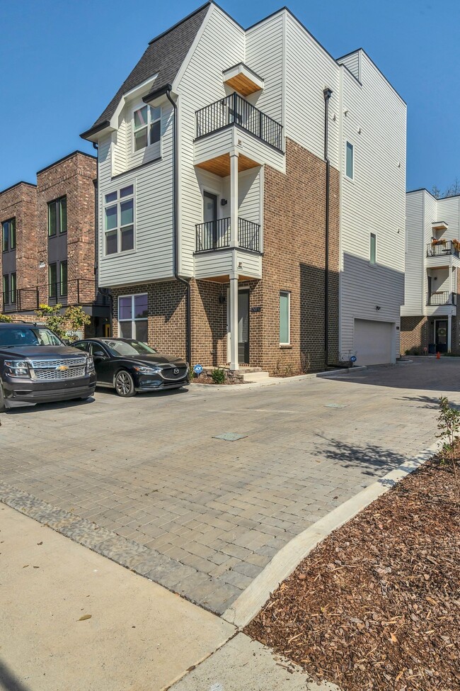 121 Neill Ave in Nashville, TN - Foto de edificio - Building Photo