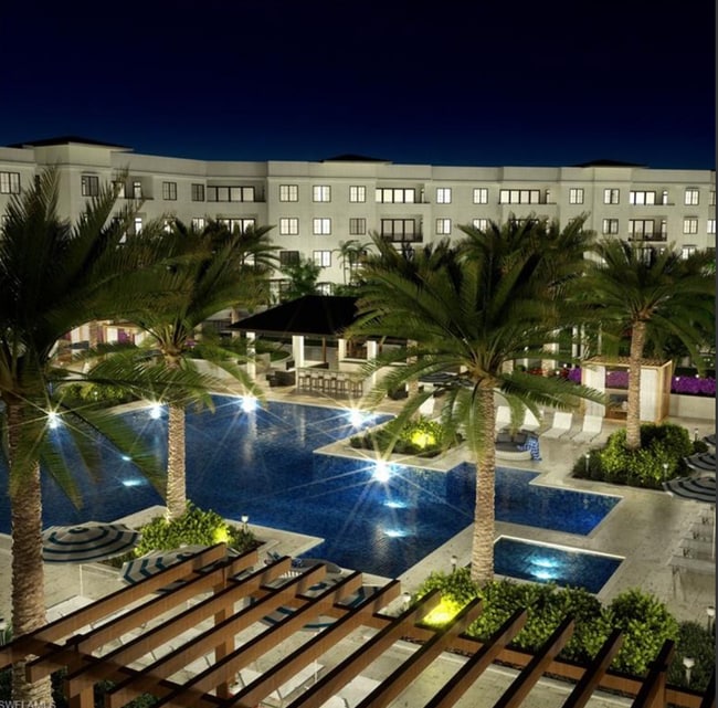 1111 Central Ave, Unit 217 in Naples, FL - Foto de edificio - Building Photo