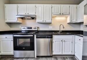 Apple Glen Apartments in New Berlin, WI - Building Photo