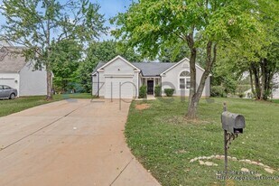 4711 Avalon Forest Ln in Charlotte, NC - Building Photo