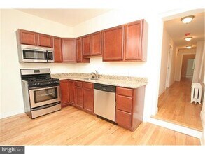 2808 W Girard Ave in Philadelphia, PA - Building Photo - Building Photo