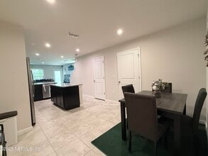 5885 Creekside Crossing Dr in Jacksonville, FL - Building Photo - Building Photo