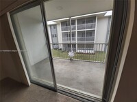 2960 Riverside Dr in Coral Springs, FL - Building Photo - Building Photo