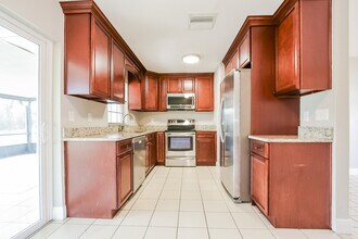 1025 Ireland Dr in Deltona, FL - Building Photo - Building Photo