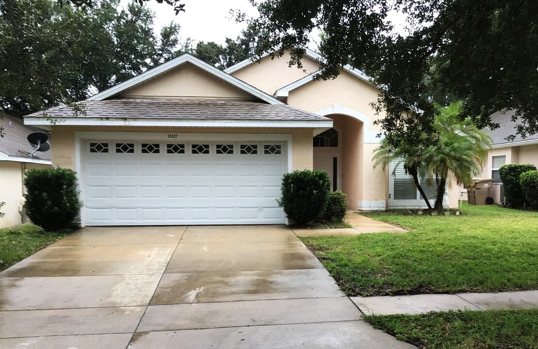 33327 Irongate Dr in Leesburg, FL - Building Photo