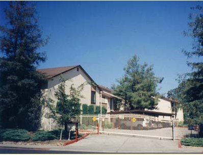 Oak Garden Apartments in Sacramento, CA - Building Photo - Building Photo