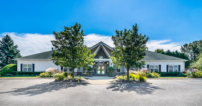 The Meadows Apartments Lakemoor in Lakemoor, IL - Building Photo - Building Photo