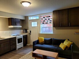 6640 N Amherst St, Unit B in Portland, OR - Building Photo