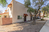 1230 E Lawrence Ln in Phoenix, AZ - Foto de edificio - Building Photo