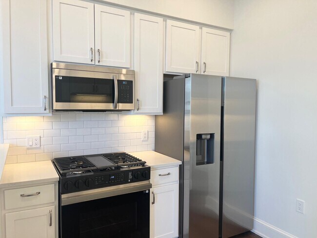 1228 E Juneau Ave in Milwaukee, WI - Building Photo - Building Photo