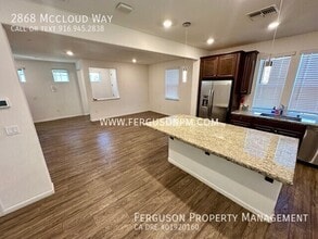2868 McCloud Way in Roseville, CA - Foto de edificio - Building Photo
