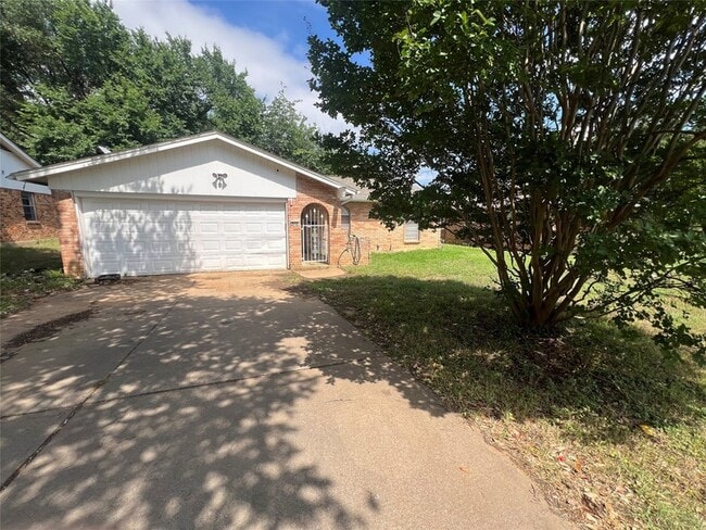 property at 913 Henslee Dr