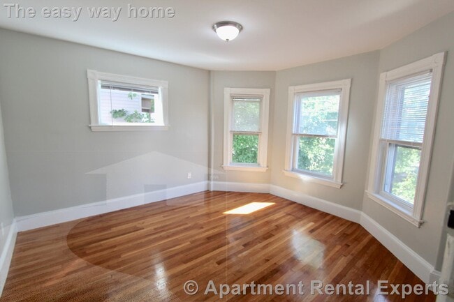 34 Russell St in Malden, MA - Building Photo - Building Photo