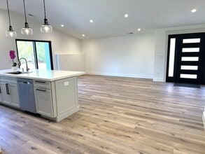 350 Midway Blvd in Novato, CA - Building Photo - Building Photo