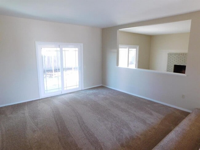 296 Reindollar Ave in Marina, CA - Building Photo - Building Photo