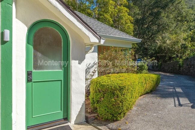 214 Upper Walden Rd in Carmel, CA - Building Photo - Building Photo