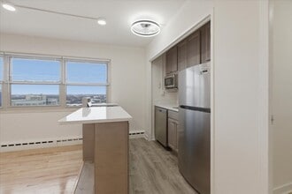 5630 N Sheridan Rd, Unit S1108 in Chicago, IL - Building Photo - Building Photo