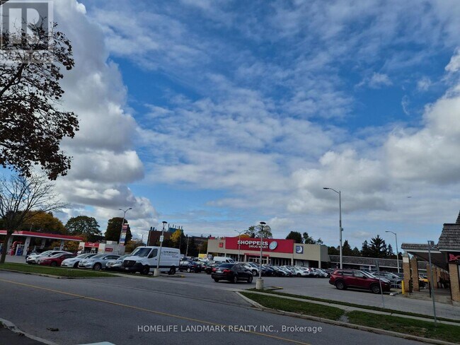 15 Nymark Ave in Toronto, ON - Building Photo - Building Photo