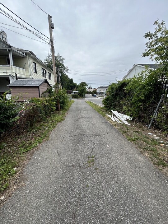 84 Winthrop Ave in New Rochelle, NY - Building Photo