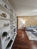 The Crest Apartments in Houston, TX - Building Photo