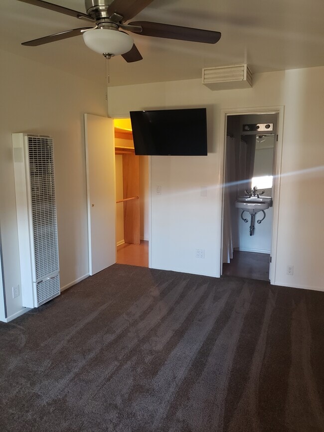 10438 Irma Ave, Unit 4