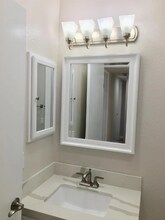 544 E Tujunga Ave in Burbank, CA - Building Photo - Building Photo