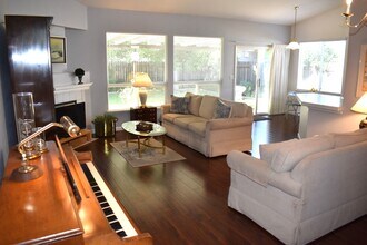 3230 Grimshaw Way in Elk Grove, CA - Building Photo - Building Photo