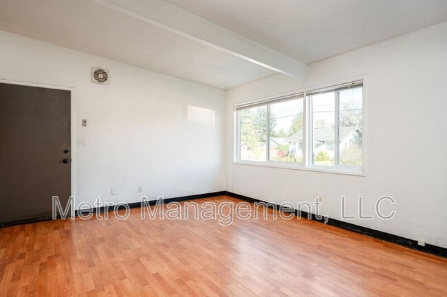 7180 SE Tolman St in Portland, OR - Building Photo - Building Photo