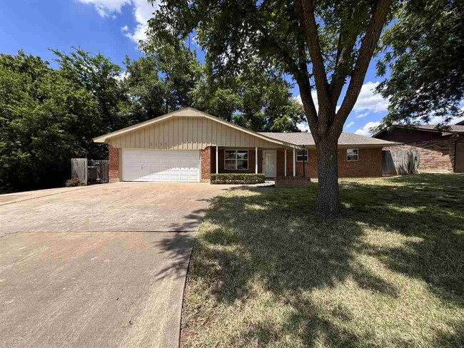 5539 NW Eisenhower Dr in Lawton, OK - Foto de edificio - Building Photo
