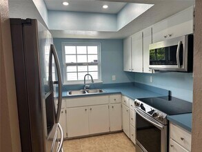 2416 Webber St, Unit 203 in Sarasota, FL - Building Photo - Building Photo