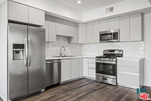 11209 Richland Ave in Los Angeles, CA - Building Photo