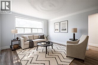 2161 Ghent Ave in Burlington, ON - Building Photo - Building Photo