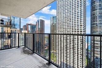 400 E Randolph St, Unit 3527 in Chicago, IL - Building Photo - Building Photo