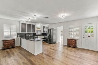 417 Palm Ave in Eustis, FL - Building Photo - Building Photo