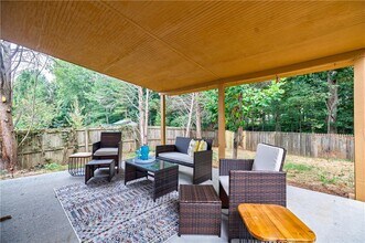 5195 Hillcrest Glenn Dr in Sugar Hill, GA - Building Photo - Building Photo