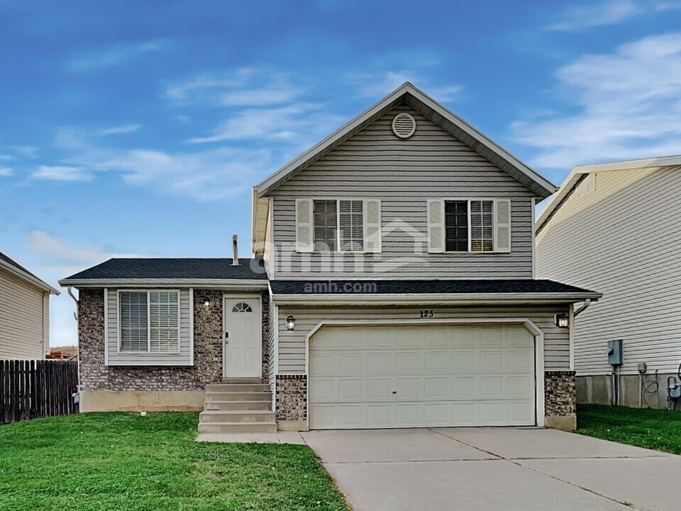 125 S 150 W in Clearfield, UT - Foto de edificio