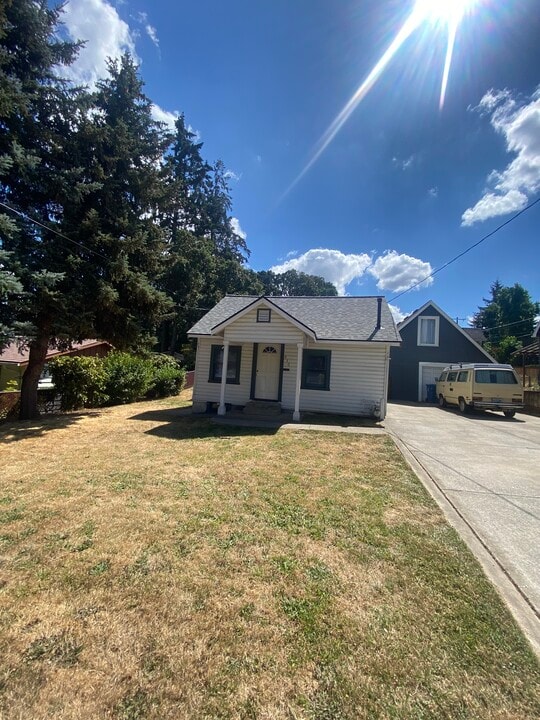 930 Electric Ave SE in Salem, OR - Building Photo