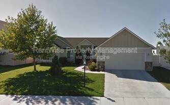 1631 Vinifera Ave N in Kuna, ID - Building Photo