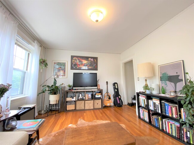 160 Norfolk St, Unit 3 in Cambridge, MA - Building Photo - Building Photo