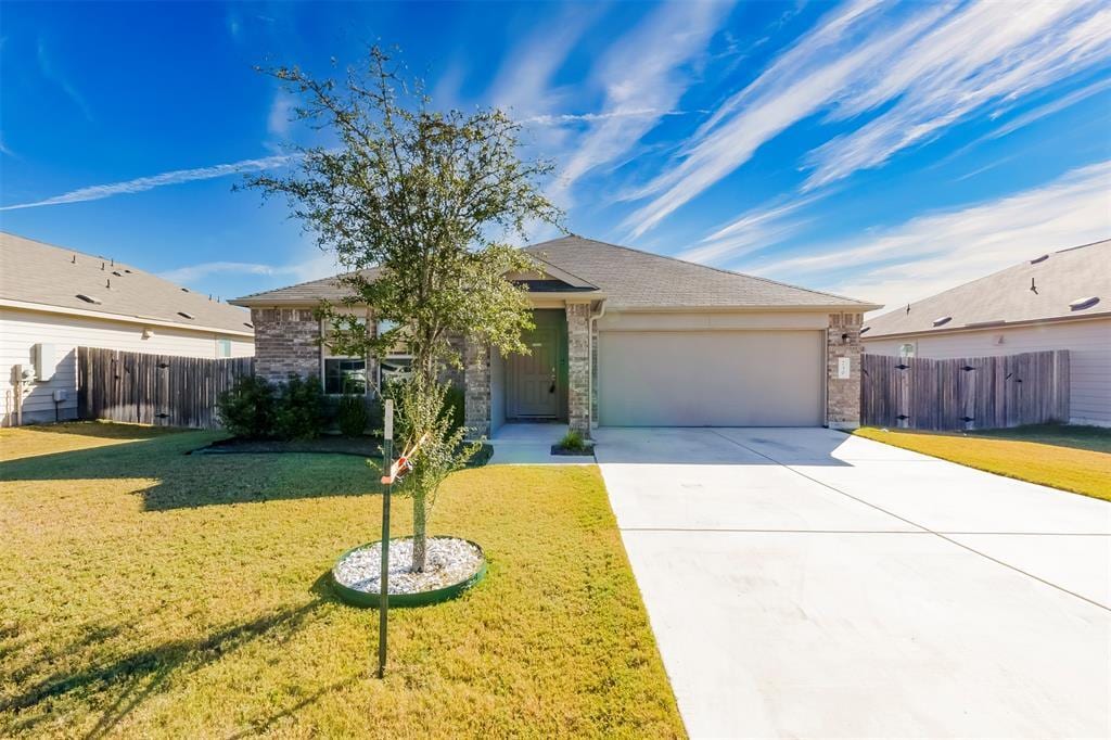 730 Carol Dr in Hutto, TX - Foto de edificio