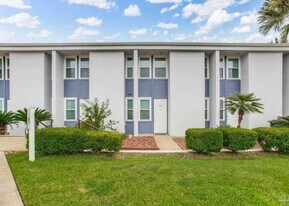 201 Pensacola Beach Rd in Gulf Breeze, FL - Building Photo
