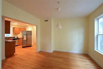 25 Lewis St, Unit 1 in Somerville, MA - Building Photo - Building Photo