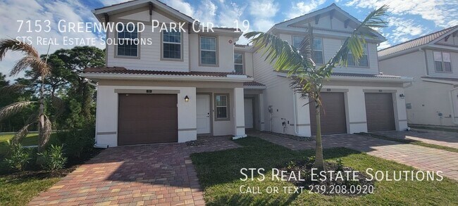 7153 Greenwood Park Cir in Ft. Myers, FL - Foto de edificio - Building Photo