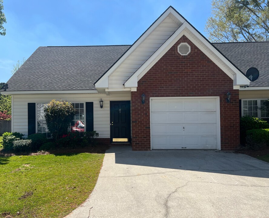17 Crossings Dr in Richmond Hill, GA - Building Photo