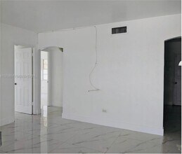 1220 E 10th Ave in Hialeah, FL - Building Photo - Building Photo