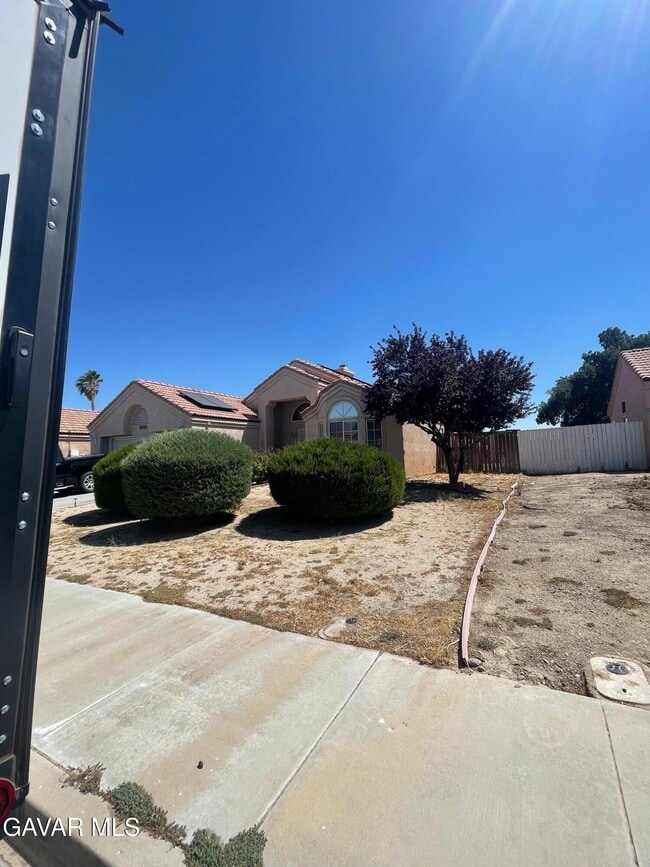 1408 Sweetgum Ave in Rosamond, CA - Building Photo - Building Photo